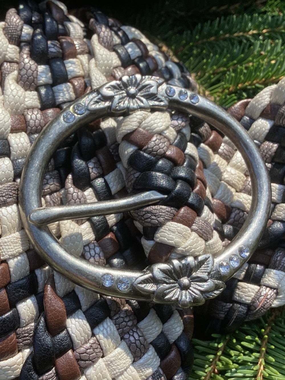 Multi Colored Weave Designed Floral Etched Bling Stones Buckle Belt🦋